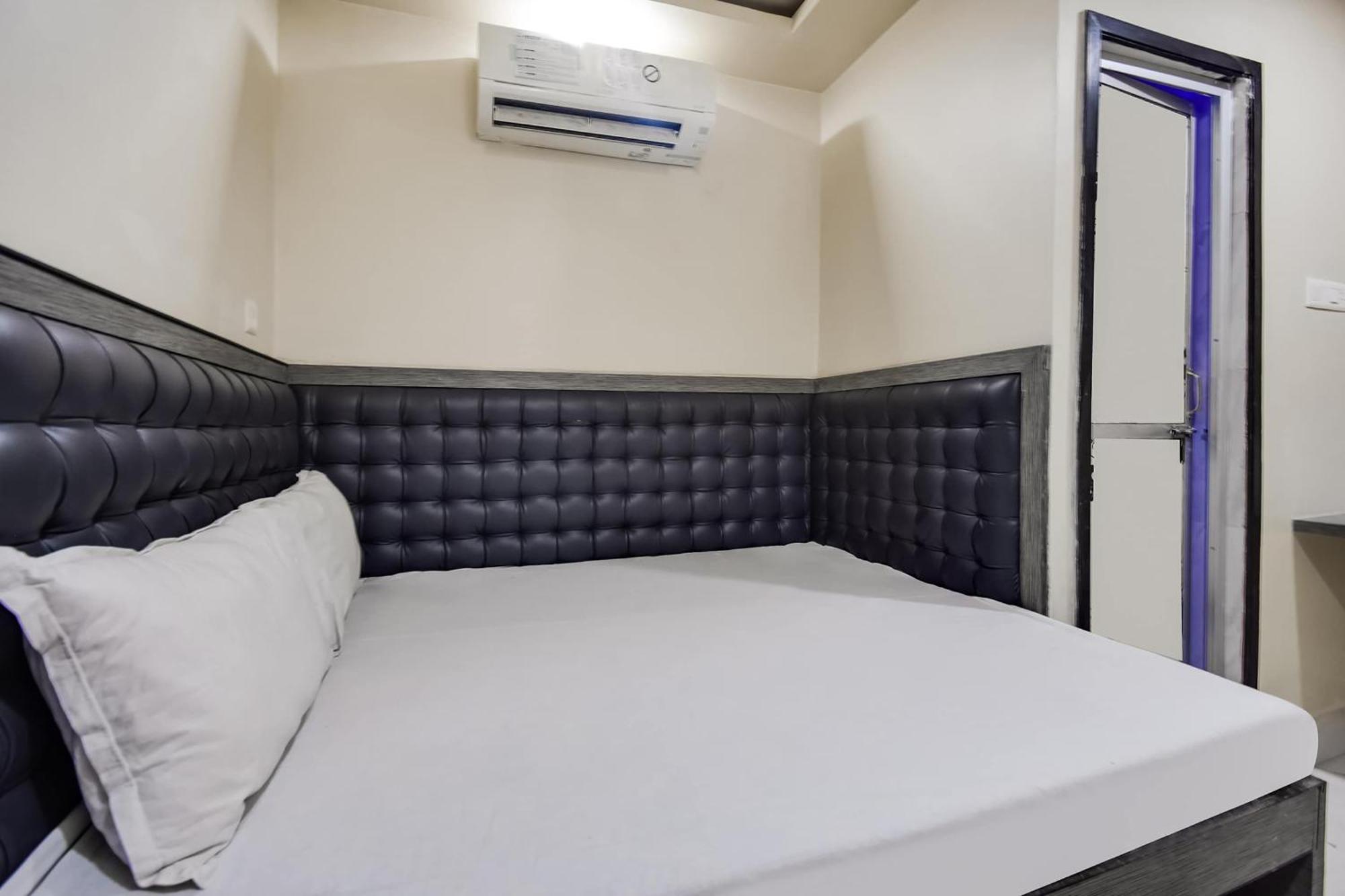 Hotel O Honey Rose Kolkata
